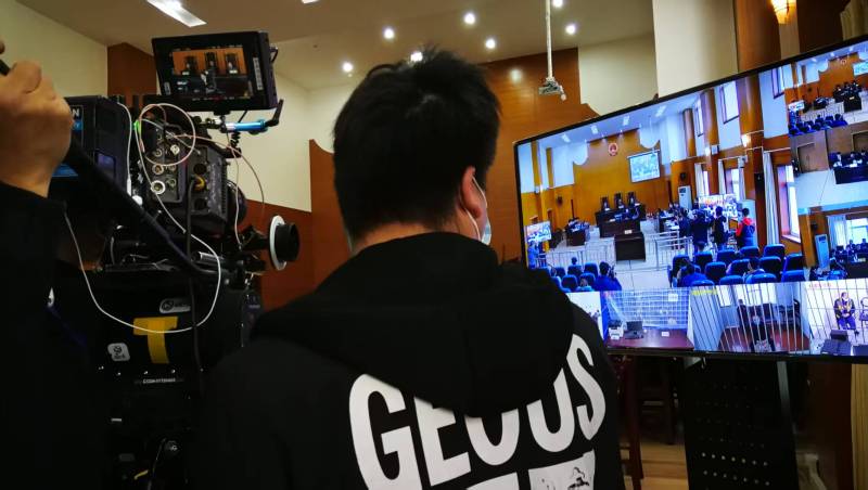AI生成VS人工创意——郧西县广告片拍摄公司的技术浪漫主义实践